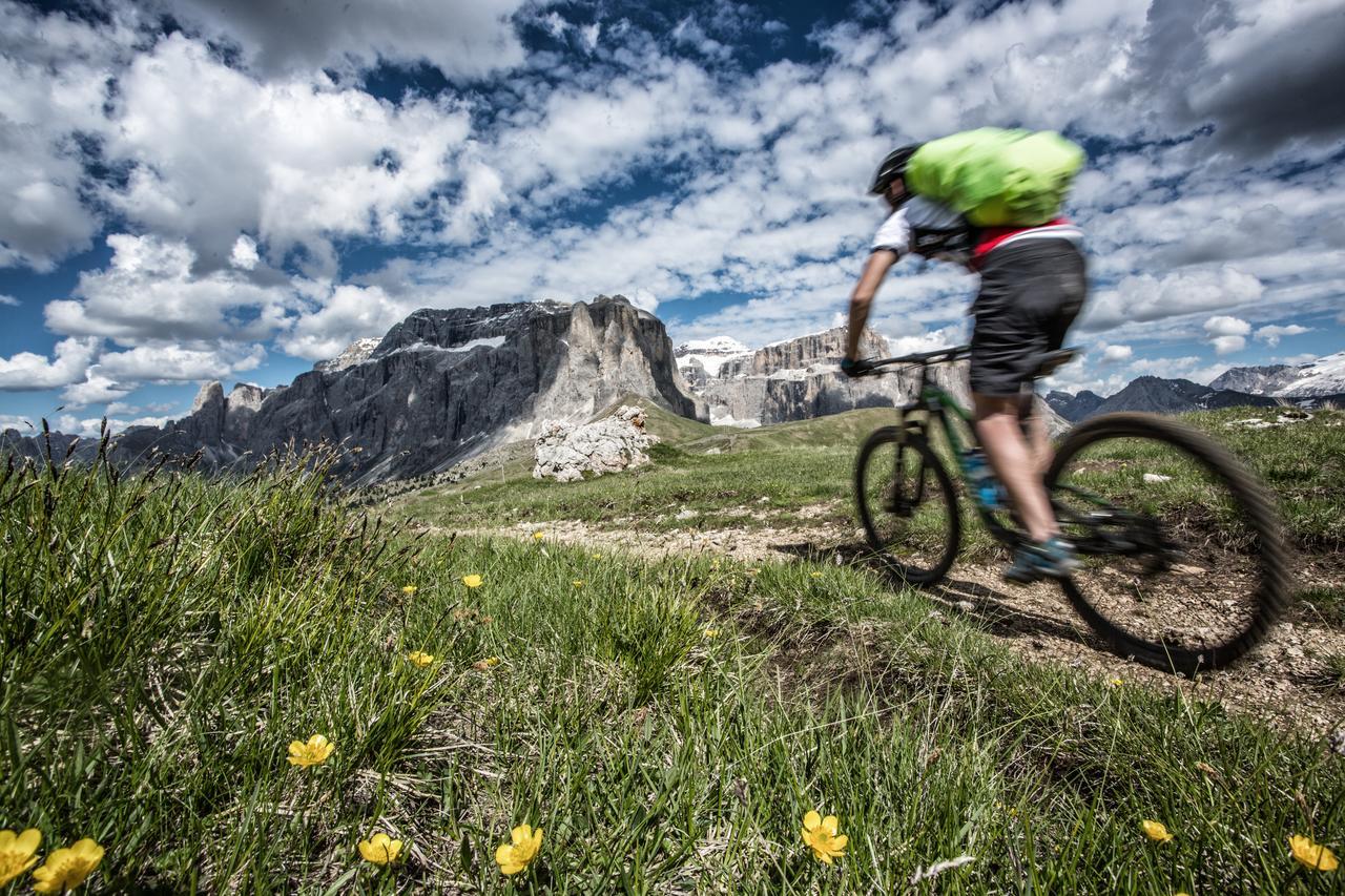 Linder Cycling Hotel Selva di Val Gardena Exteriör bild